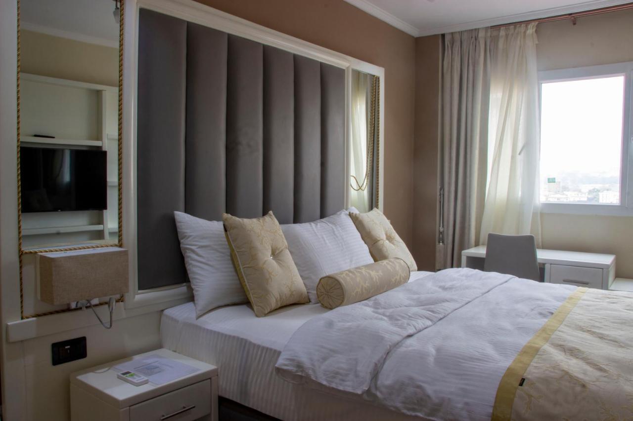 Suita Hotel Yaounde Bagian luar foto