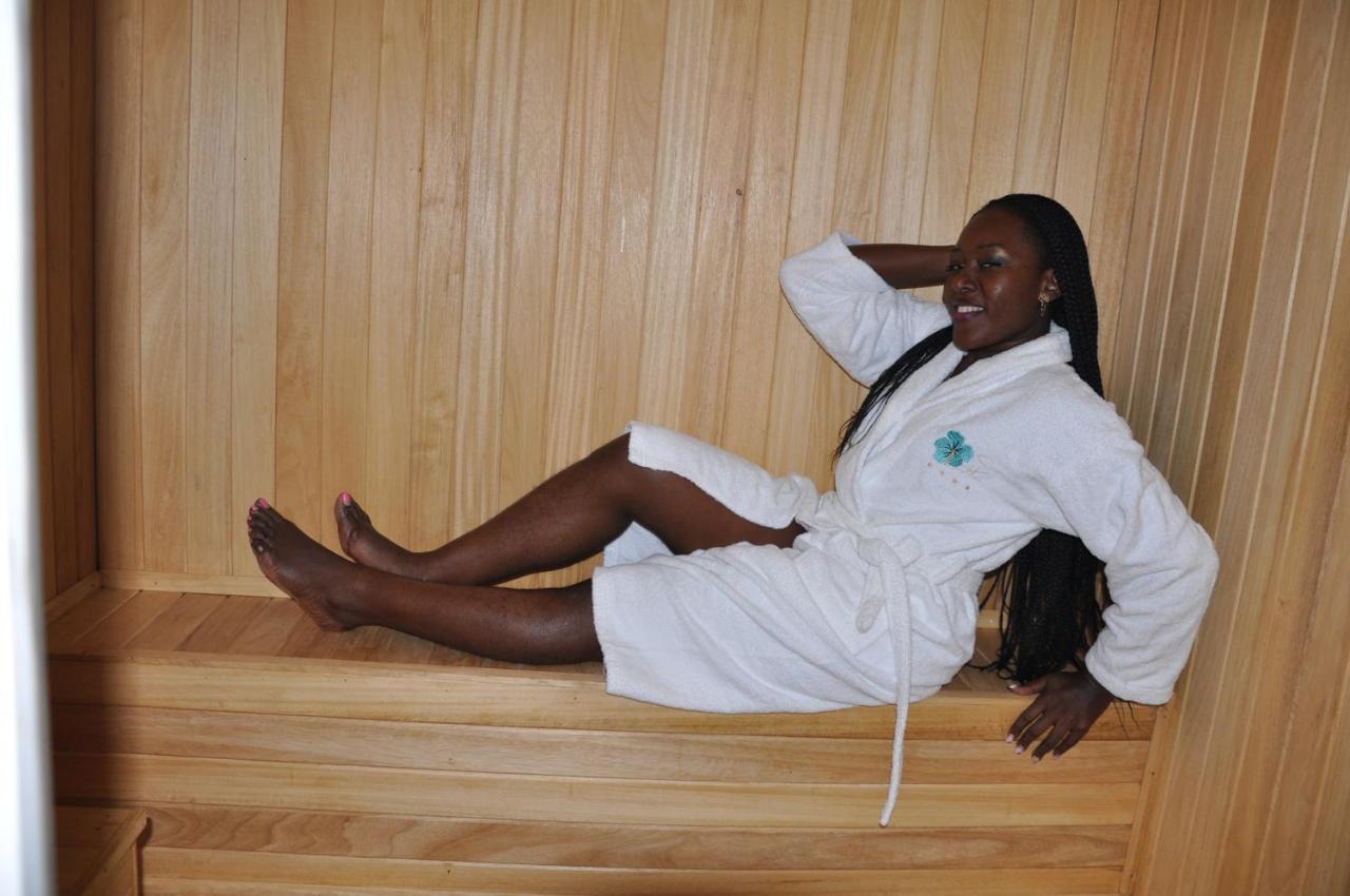 Suita Hotel Yaounde Bagian luar foto