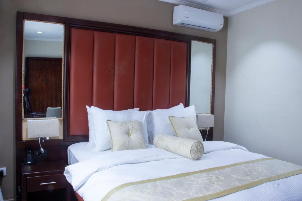 Suita Hotel Yaounde Bagian luar foto