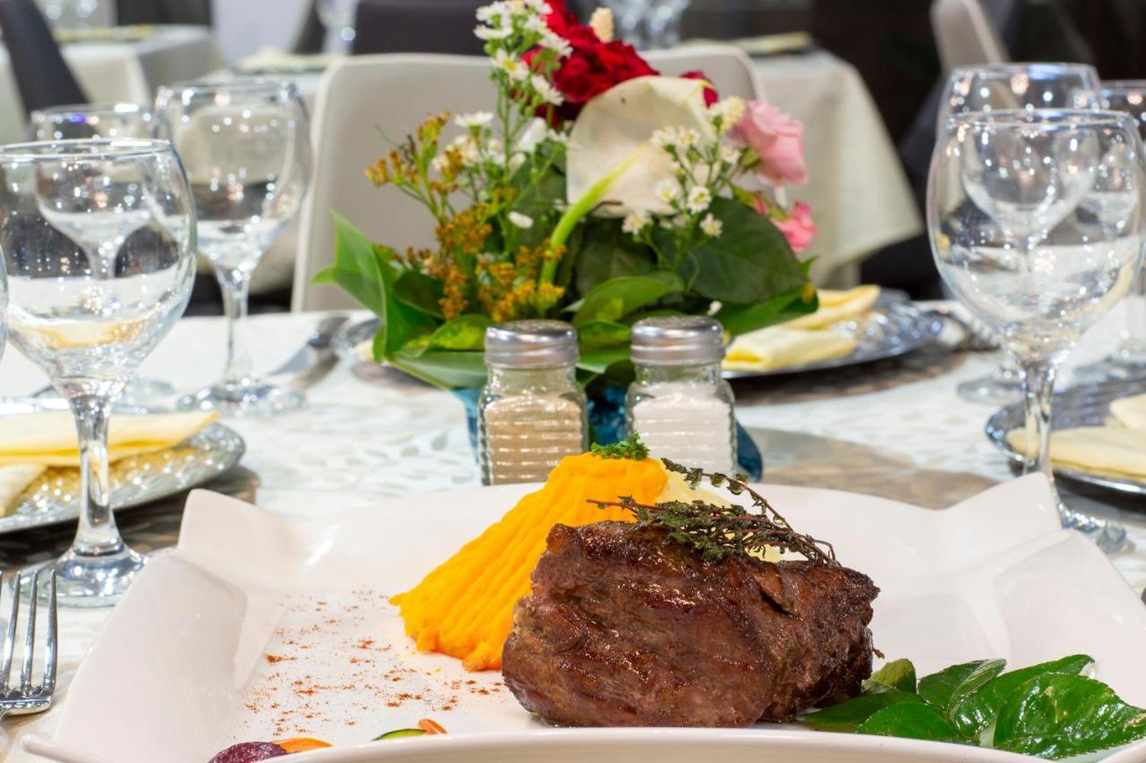 Suita Hotel Yaounde Bagian luar foto